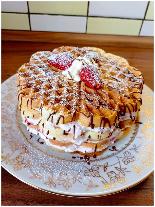 Waffeltorte z Quarkiem i Truskawkami: Prosty Przepis na Pyszny Deser