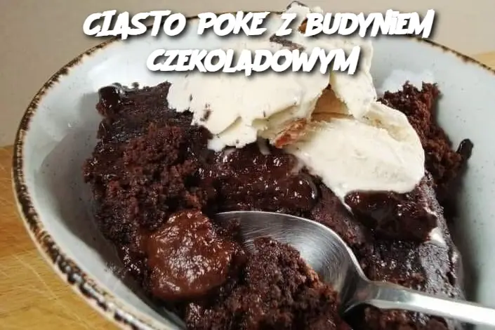 CIASTO POKE Z budyniem czekoladowym