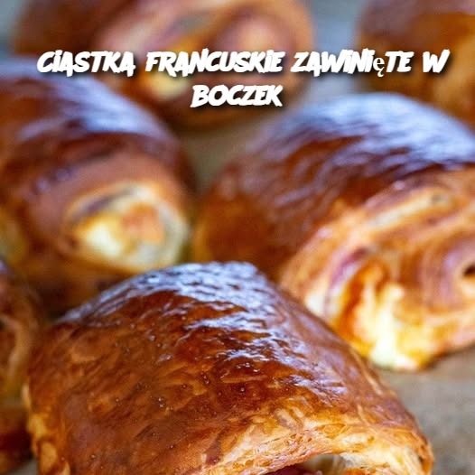 Ciastka francuskie zawinięte w boczek