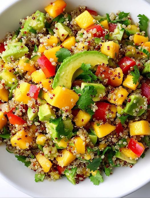 Sałatka z Quinoa, Mango i Awokado