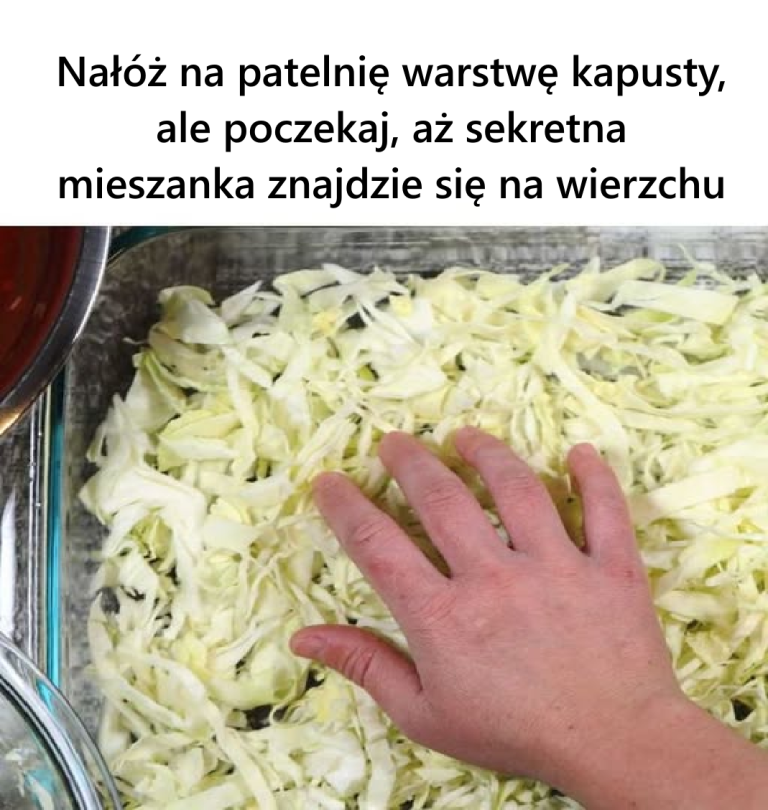 Nałóż na patelnię warstwę kapusty, ale poczekaj, aż ta magiczna mieszanka znajdzie się na wierzchu