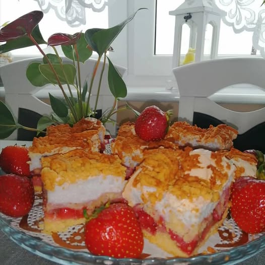 Kruche ciasto z truskawkami
