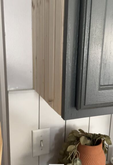 Sposób na przechowywanie deski do krojenia DIY